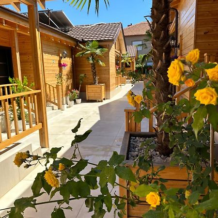 Bujtina Siar Hotel Поградец Екстериор снимка