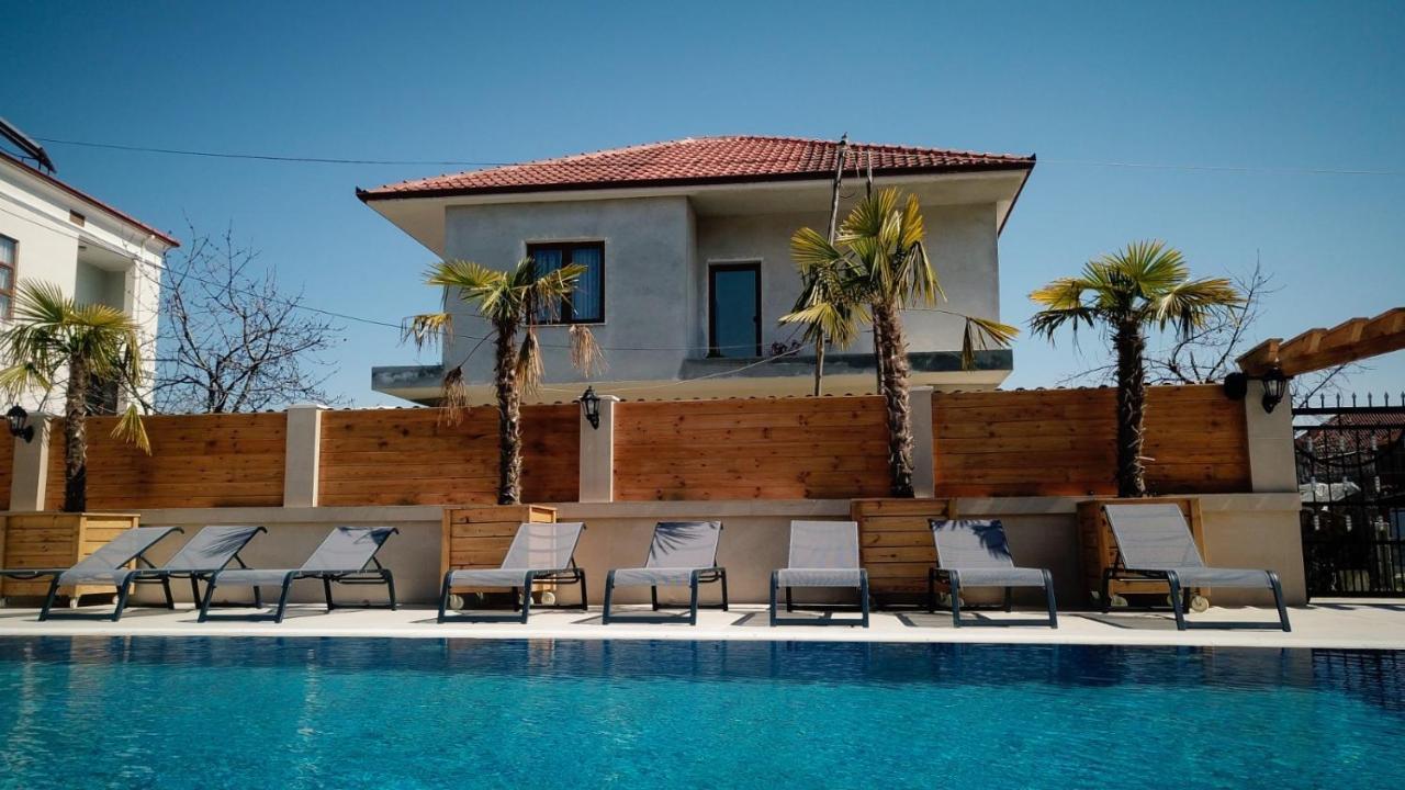 Bujtina Siar Hotel Поградец Екстериор снимка