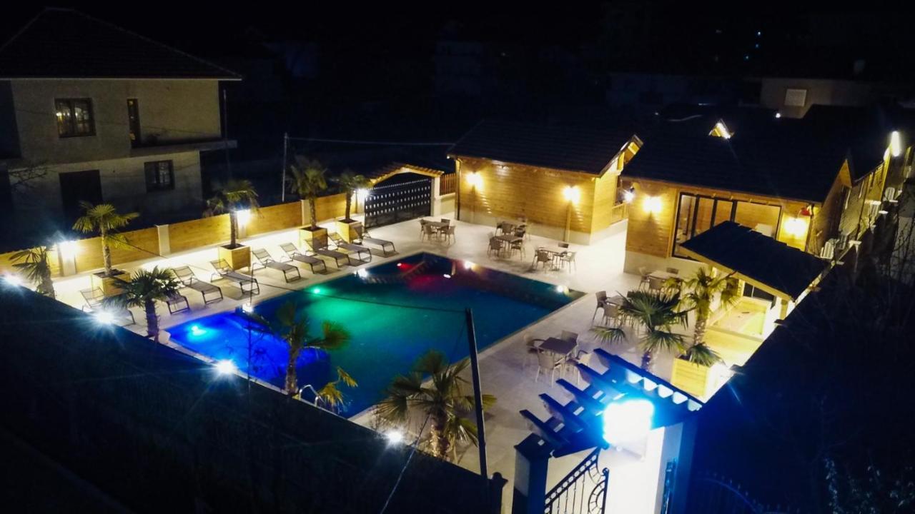 Bujtina Siar Hotel Поградец Екстериор снимка