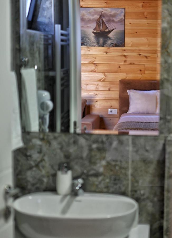 Bujtina Siar Hotel Поградец Екстериор снимка