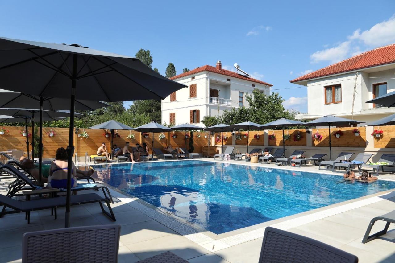 Bujtina Siar Hotel Поградец Екстериор снимка