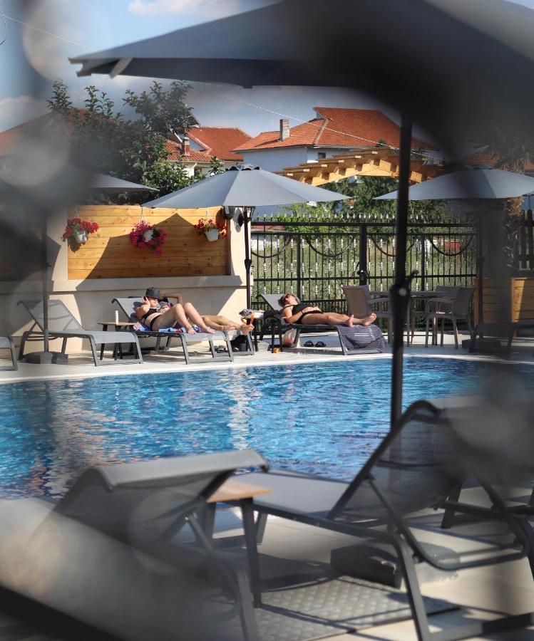 Bujtina Siar Hotel Поградец Екстериор снимка