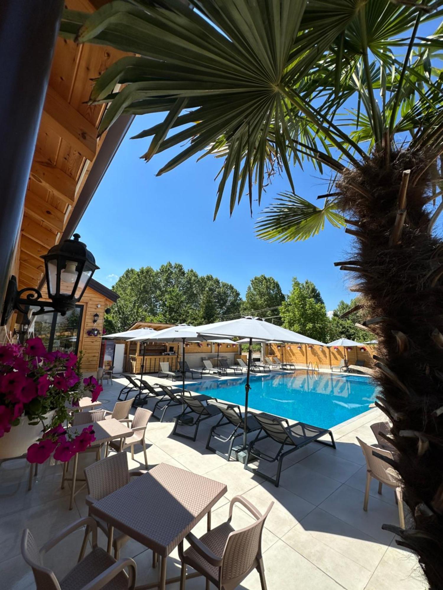 Bujtina Siar Hotel Поградец Екстериор снимка